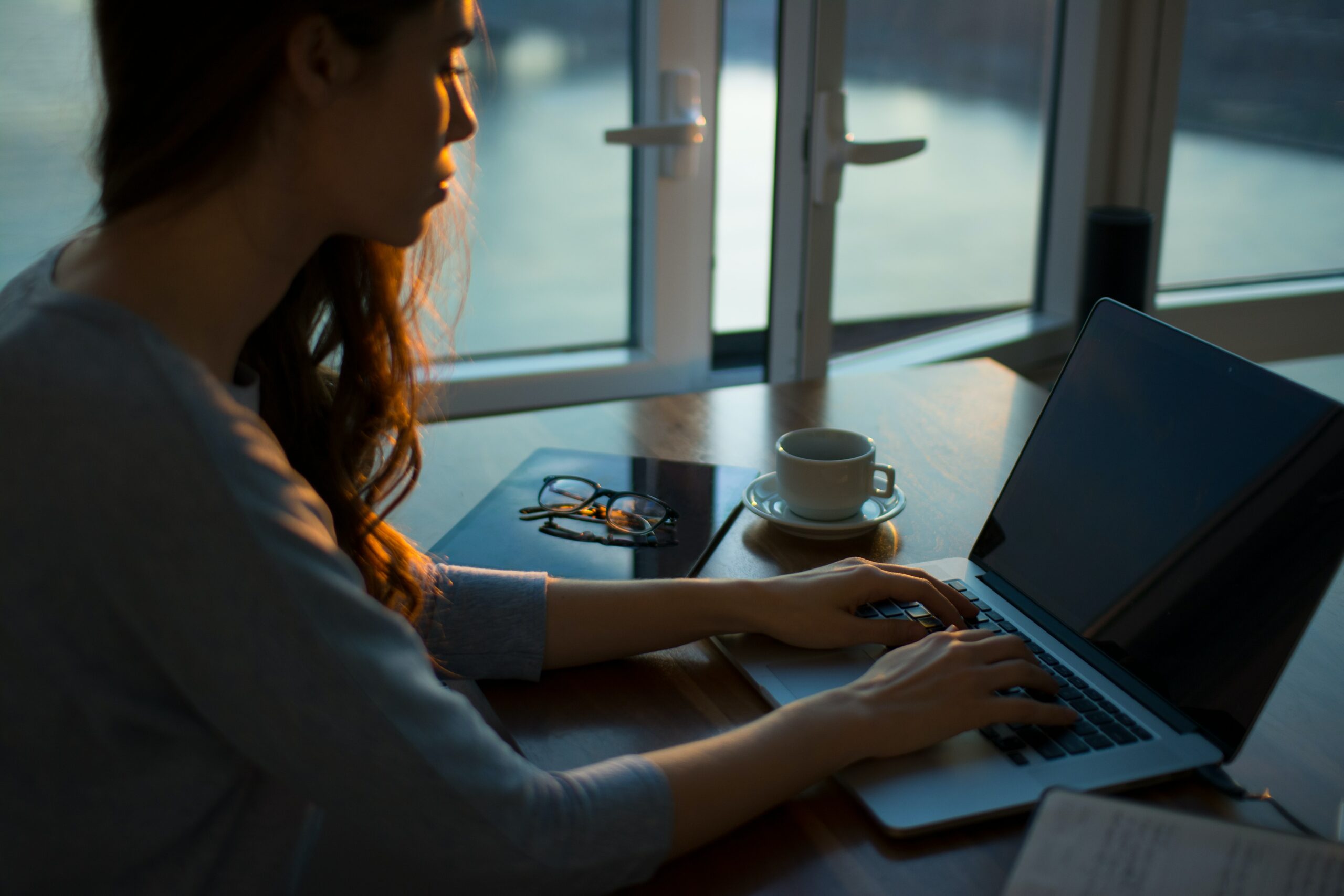 woman-facing-laptop